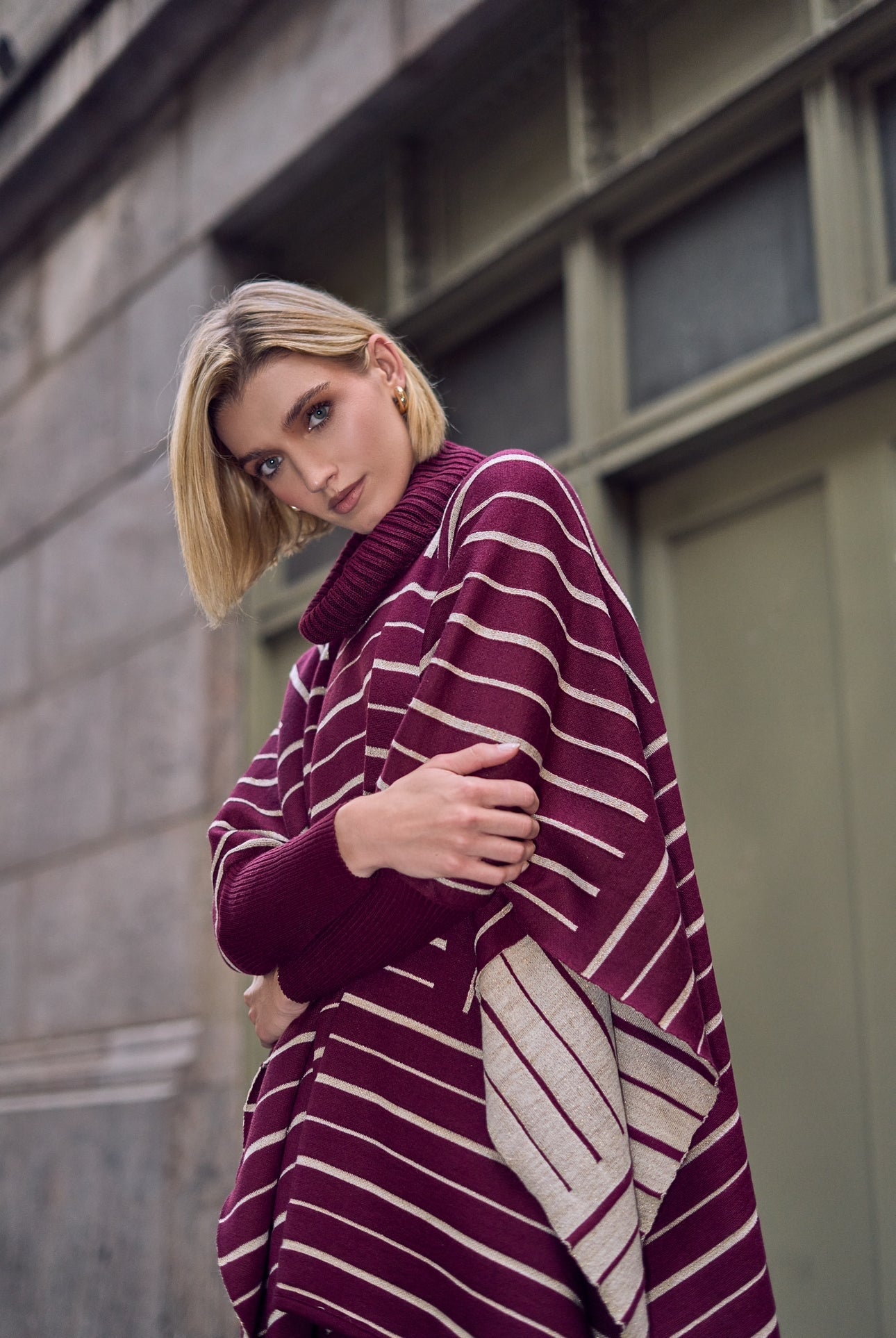 NOBU BURGUNDY-GOLD RUANA