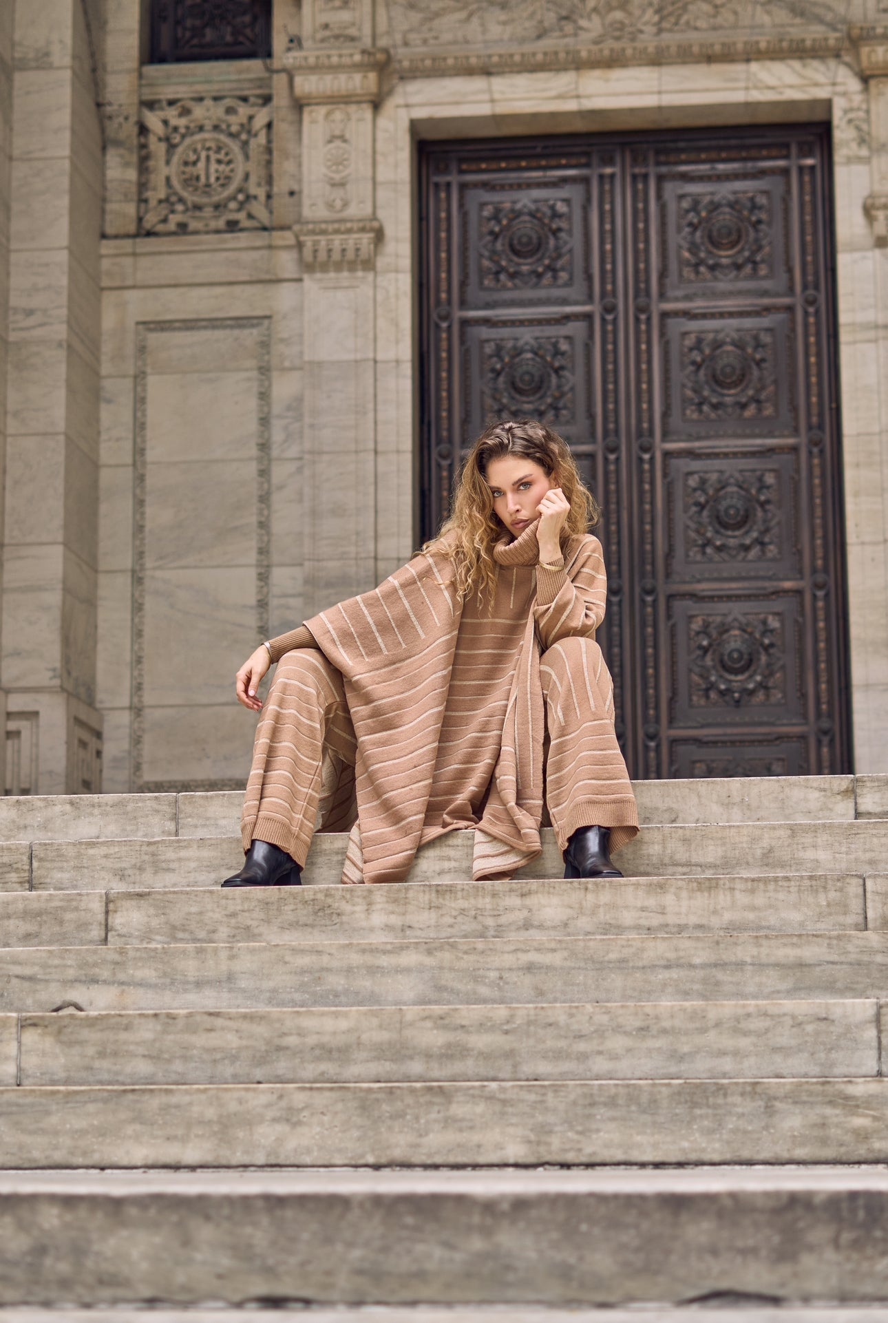 NOBU BEIGE-GOLD RUANA